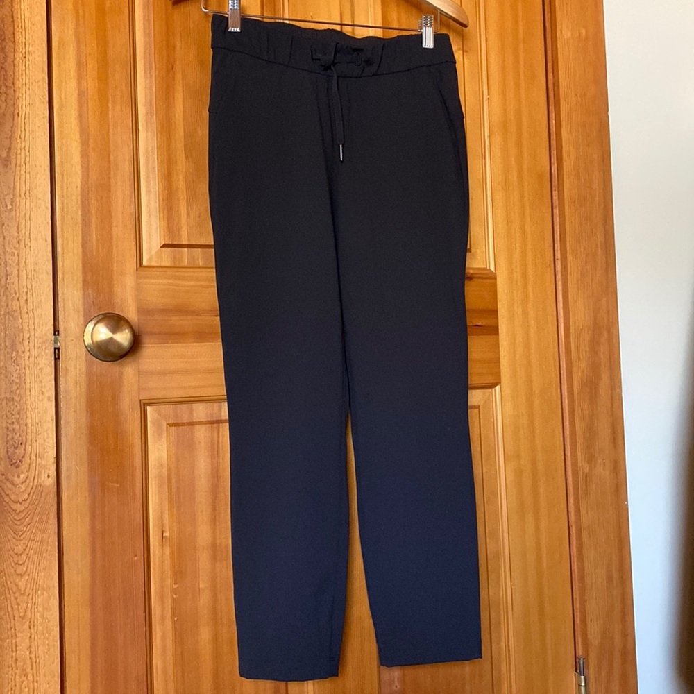 NWOT Lululemon On the Fly pants. Size 4 Black